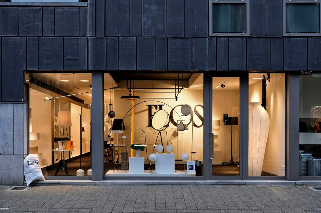 Small storefront exterior representing a US franchise location for local SEO