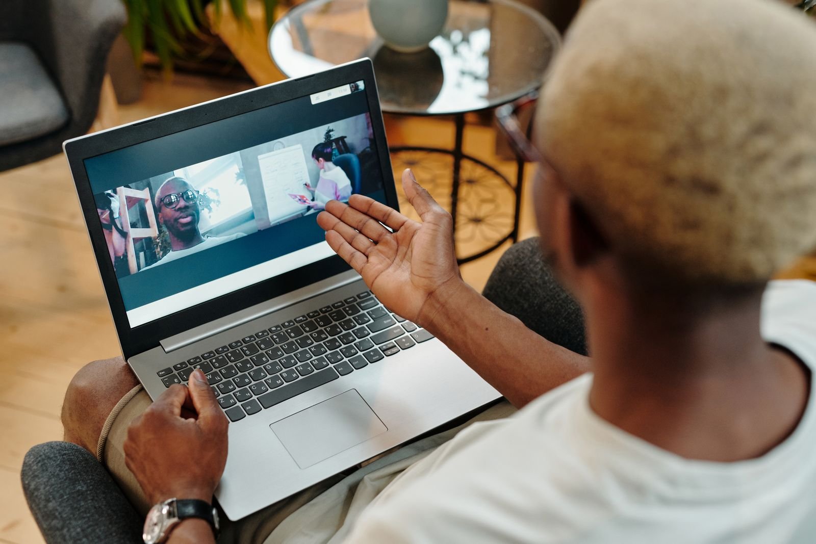 Remote SEO service provider on a video call with a US-based client