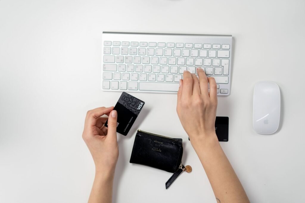 Person completing an online purchase, representing the decision stage of the US buyer journey for SEO content