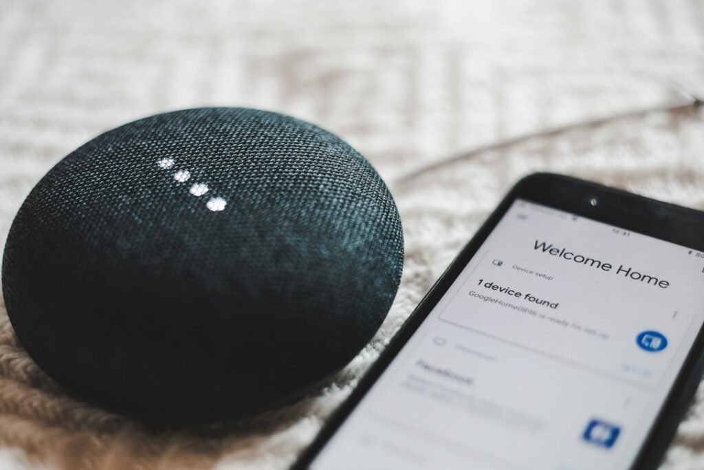 Smart speaker and smartphone used for local voice search queries